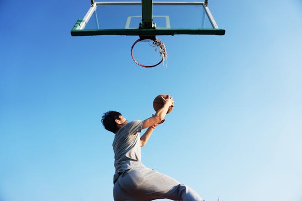 Comment concevoir un terrain de basket intérieur de rêve